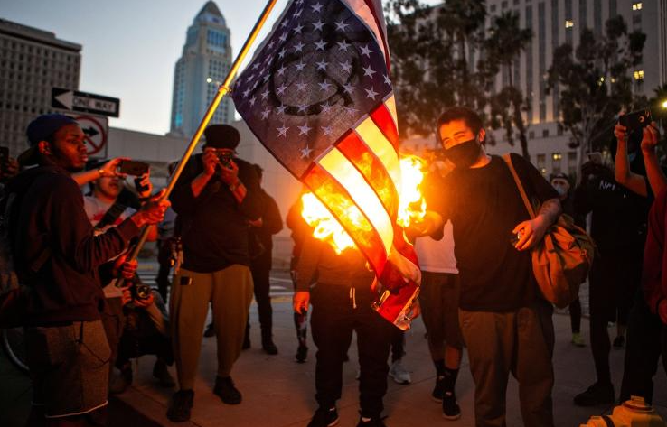 雷速官网-美国传来爆炸性丑闻！特朗普最担心的事情发生了，这下脸丢尽了