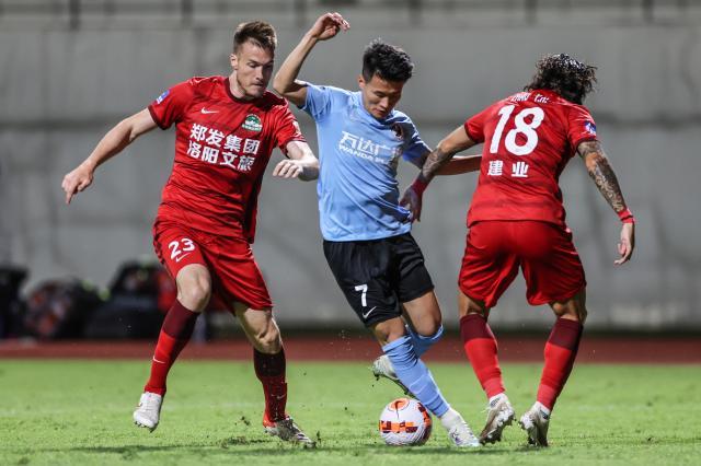 雷速直播-中超首轮：大连人有新意 本土可喜两国脚应追罚